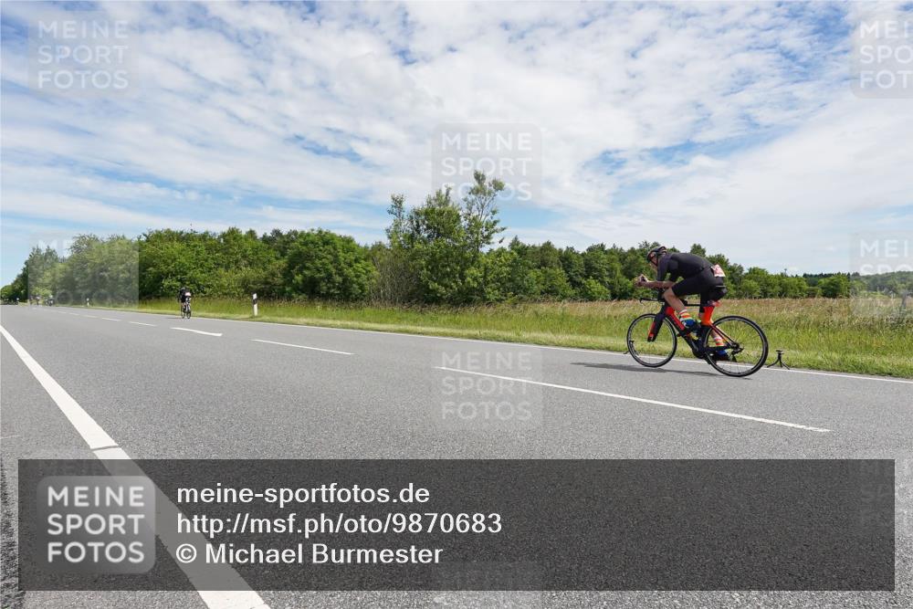 21.06.2026 - Viking Triathlon Michael Burmester http://msf.ph/oto/9870683 21.06.2026 12:12:55 Radfahren 301, 303, 346, 473, 491, 566 meine-sportfotos.de