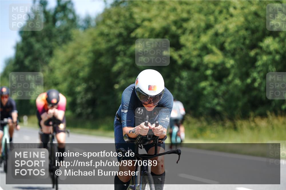 21.06.2026 - Viking Triathlon Michael Burmester http://msf.ph/oto/9870689 21.06.2026 12:35:48 Radfahren 14, 37, 37, 153, 427, 449, 486, 562, 667 meine-sportfotos.de