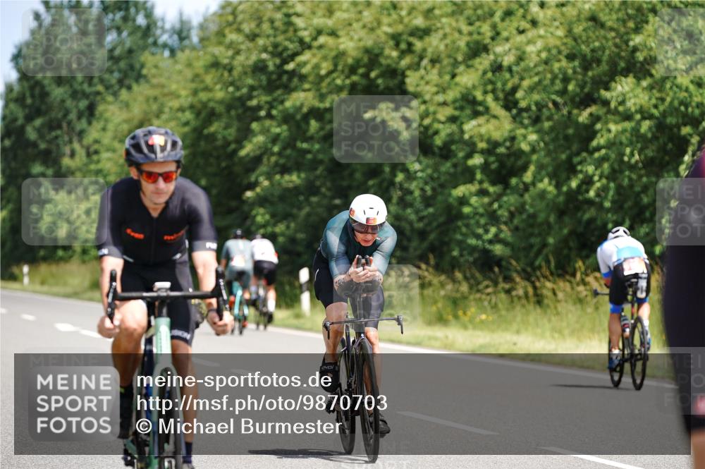 21.06.2026 - Viking Triathlon Michael Burmester http://msf.ph/oto/9870703 21.06.2026 12:35:49 Radfahren 14, 37, 37, 153, 427, 449, 486, 562, 667 meine-sportfotos.de