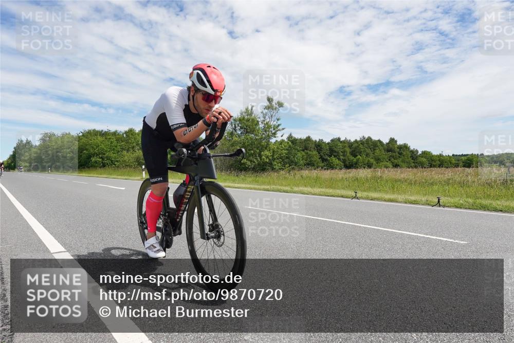 21.06.2026 - Viking Triathlon Michael Burmester http://msf.ph/oto/9870720 21.06.2026 12:13:19 Radfahren 1, 4, 14, 18, 18, 92, 107, 117, 122, 131, 151, 175, 207, 296, 376, 432, 450, 486, 487, 506, 559, 574, 637, 664 meine-sportfotos.de