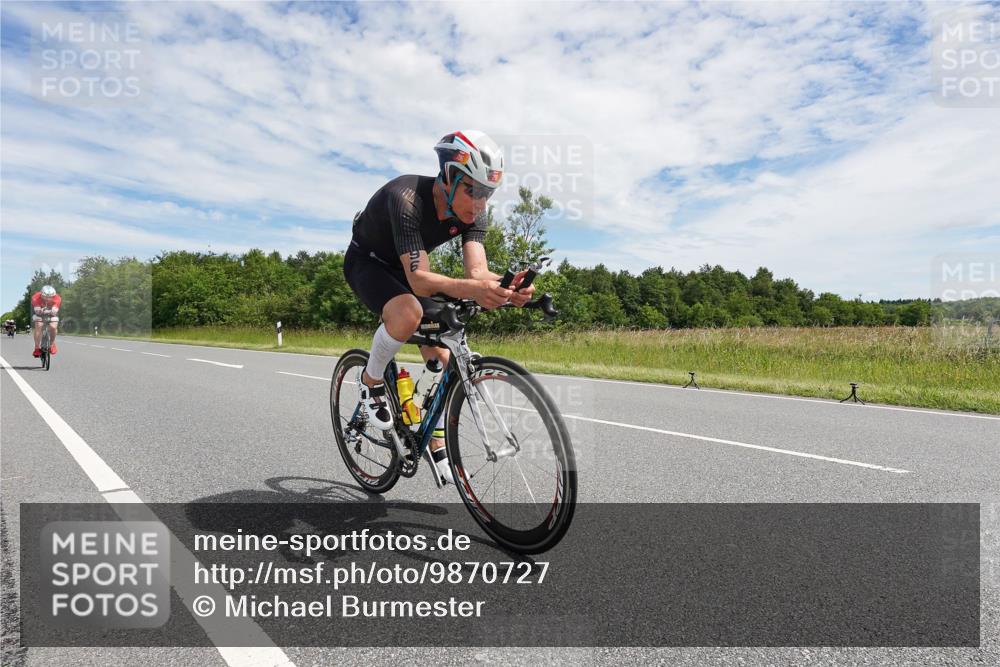 21.06.2026 - Viking Triathlon Michael Burmester http://msf.ph/oto/9870727 21.06.2026 12:13:22 Radfahren 1, 4, 14, 18, 18, 70, 92, 107, 117, 131, 151, 175, 207, 296, 376, 414, 486, 487, 506, 559, 574, 637, 664 meine-sportfotos.de