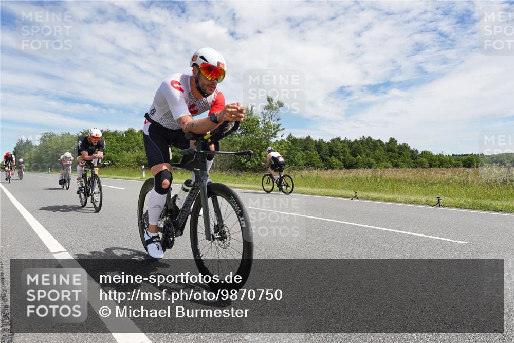 21.06.2026 - Viking Triathlon Michael Burmester http://msf.ph/oto/9870750 21.06.2026 12:13:28 Radfahren 1, 4, 18, 18, 33, 70, 92, 107, 117, 151, 156, 175, 207, 296, 414, 486, 487, 506, 559, 574, 637 meine-sportfotos.de