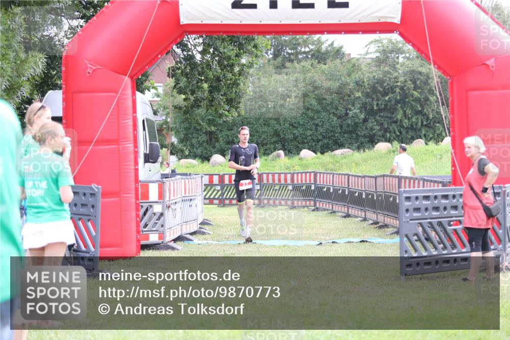 21.06.2026 - 29. Vierlanden-Triathlon Andreas Tolksdorf http://msf.ph/oto/9870773 21.06.2026 10:53:11 Ziel 37, 37 meine-sportfotos.de