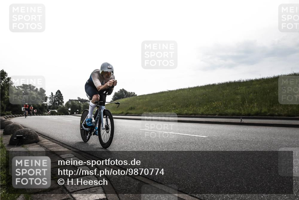 21.06.2026 - 29. Vierlanden-Triathlon H.Heesch http://msf.ph/oto/9870774 21.06.2026 09:17:31 Radfahren 3, 16, 233 meine-sportfotos.de
