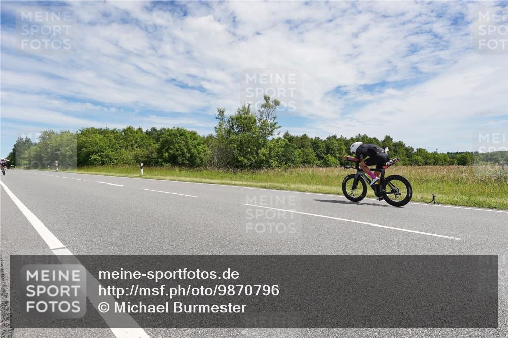 21.06.2026 - Viking Triathlon Michael Burmester http://msf.ph/oto/9870796 21.06.2026 12:13:46 Radfahren 33, 156, 254, 254, 393, 482, 489, 515, 629, 641 meine-sportfotos.de