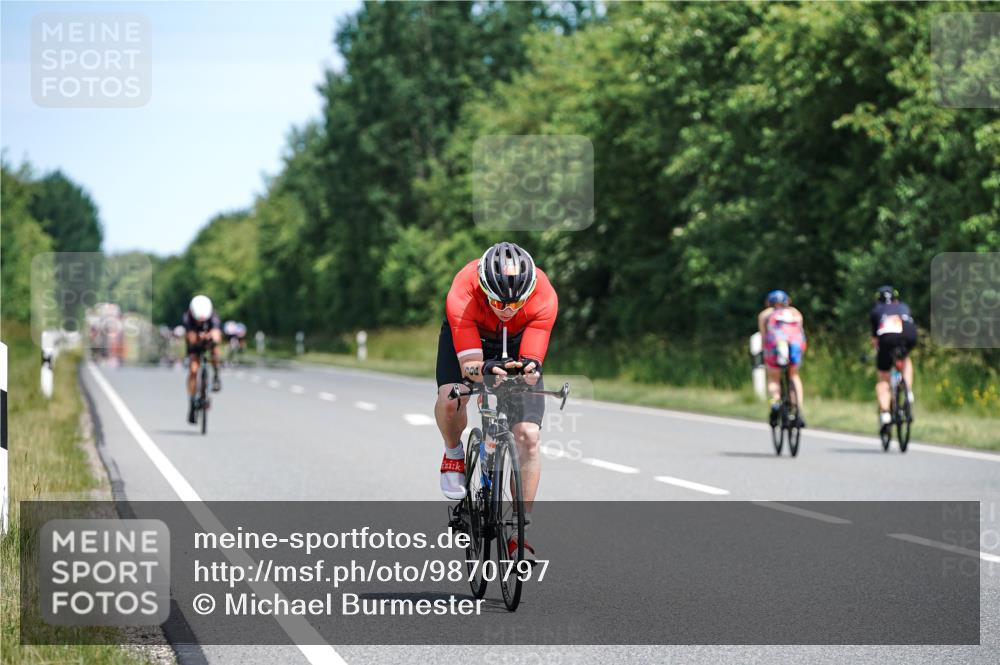 21.06.2026 - Viking Triathlon Michael Burmester http://msf.ph/oto/9870797 21.06.2026 12:36:13 Radfahren 22, 22, 70, 106, 354, 363, 427, 458, 539, 637, 667 meine-sportfotos.de