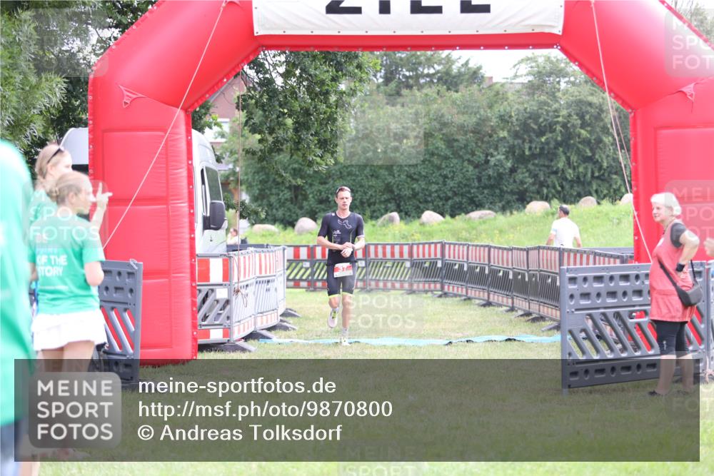 21.06.2026 - 29. Vierlanden-Triathlon Andreas Tolksdorf http://msf.ph/oto/9870800 21.06.2026 10:53:11 Ziel 37, 37 meine-sportfotos.de