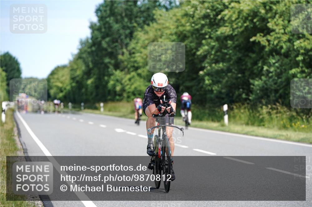 21.06.2026 - Viking Triathlon Michael Burmester http://msf.ph/oto/9870812 21.06.2026 12:36:16 Radfahren 22, 22, 70, 106, 333, 354, 363, 458, 539, 637 meine-sportfotos.de