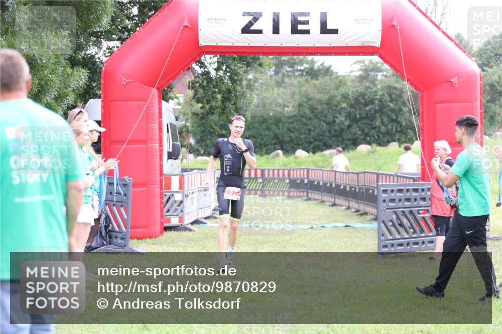 21.06.2026 - 29. Vierlanden-Triathlon Andreas Tolksdorf http://msf.ph/oto/9870829 21.06.2026 10:53:14 Ziel 37, 37 meine-sportfotos.de