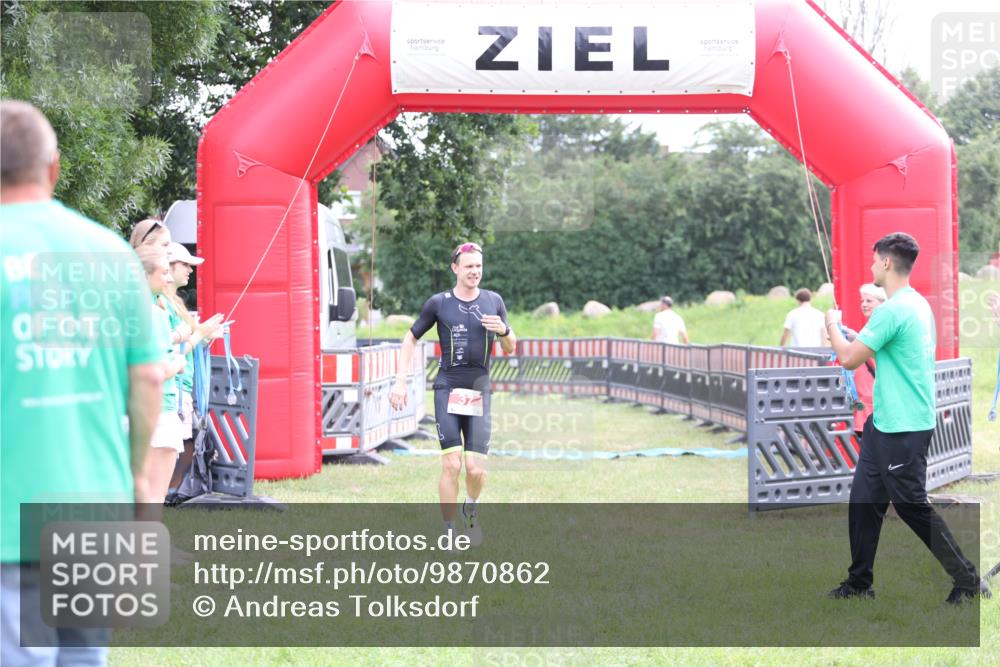21.06.2026 - 29. Vierlanden-Triathlon Andreas Tolksdorf http://msf.ph/oto/9870862 21.06.2026 10:53:14 Ziel 37, 37 meine-sportfotos.de