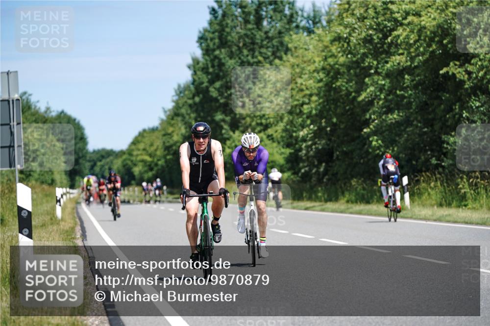21.06.2026 - Viking Triathlon Michael Burmester http://msf.ph/oto/9870879 21.06.2026 12:37:21 Radfahren 77, 141, 244, 298, 300, 409, 448, 471, 519, 519 meine-sportfotos.de