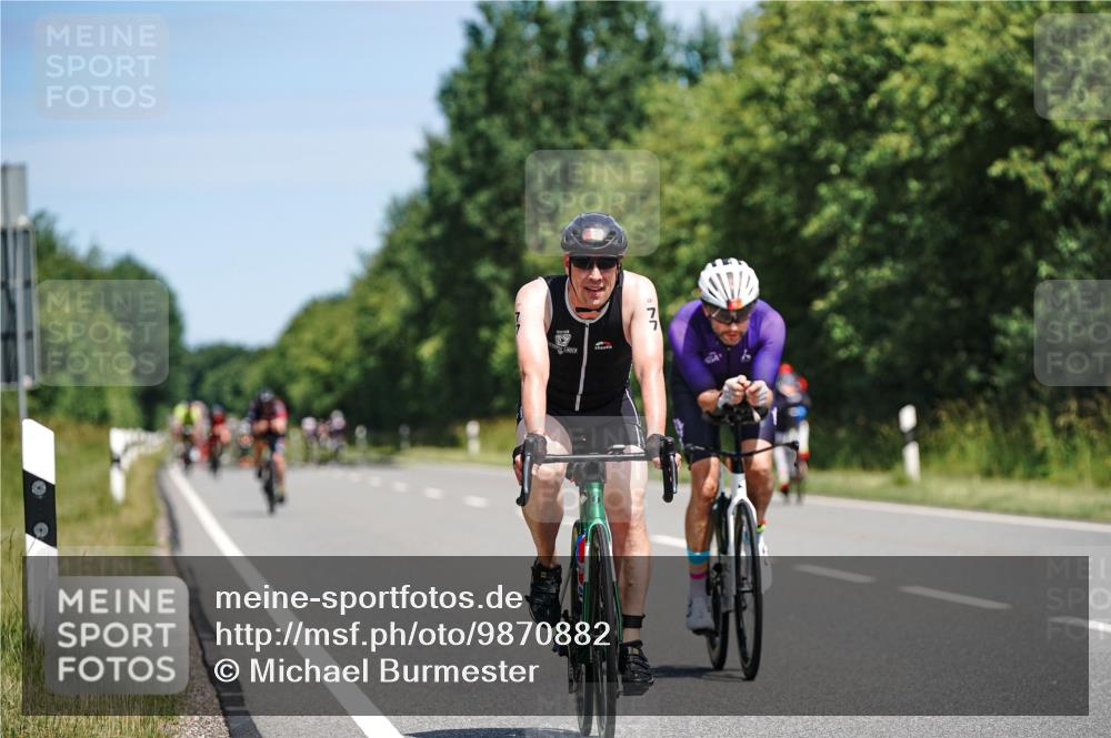 21.06.2026 - Viking Triathlon Michael Burmester http://msf.ph/oto/9870882 21.06.2026 12:37:22 Radfahren 77, 141, 244, 298, 300, 409, 448, 471, 519, 519 meine-sportfotos.de