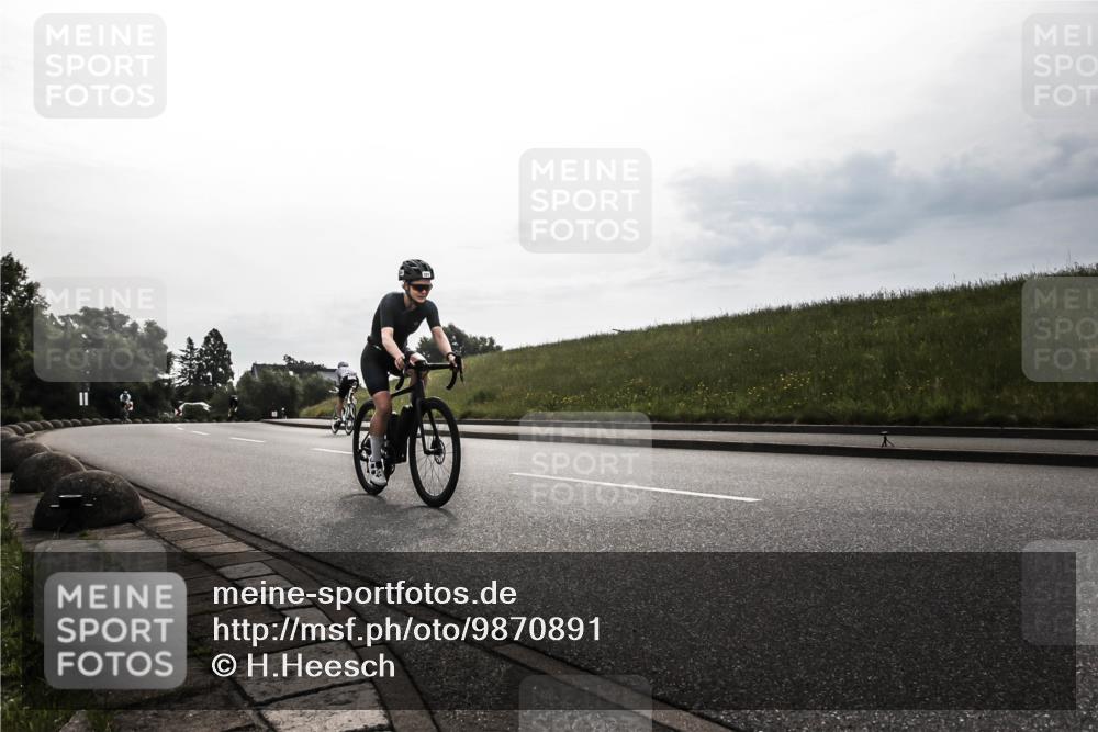 21.06.2026 - 29. Vierlanden-Triathlon H.Heesch http://msf.ph/oto/9870891 21.06.2026 09:19:01 Radfahren 56, 107, 221 meine-sportfotos.de