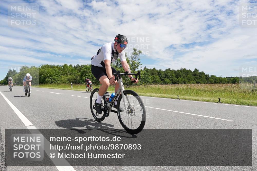 21.06.2026 - Viking Triathlon Michael Burmester http://msf.ph/oto/9870893 21.06.2026 12:14:37 Radfahren 2, 19, 167, 197, 417, 528, 616, 667 meine-sportfotos.de