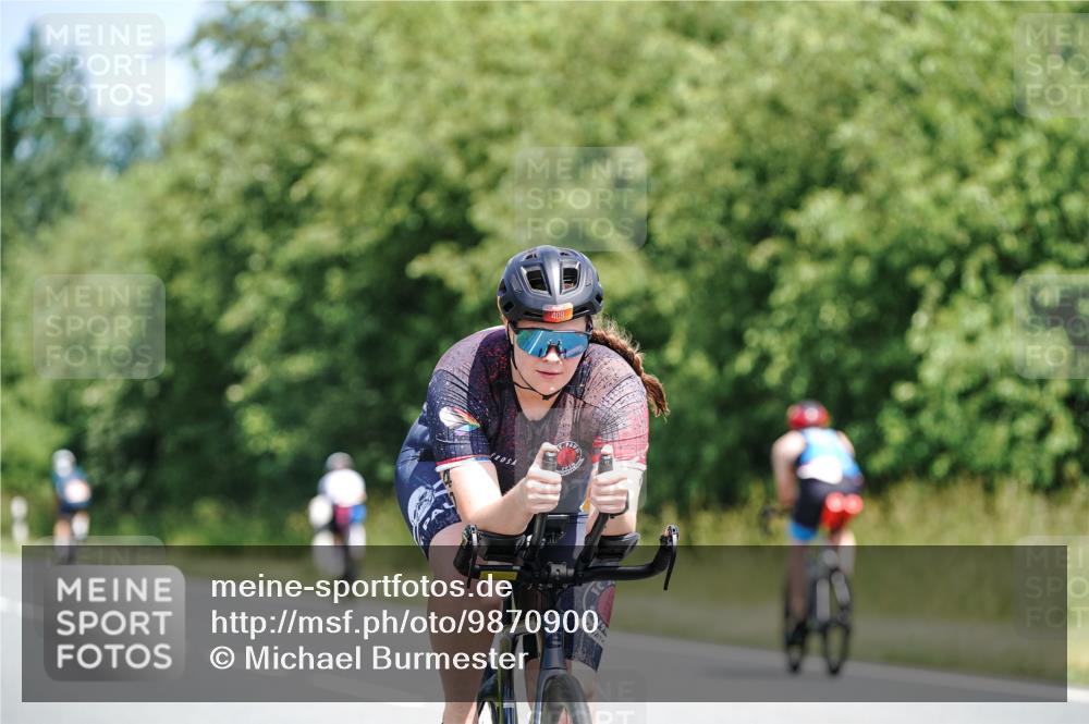 21.06.2026 - Viking Triathlon Michael Burmester http://msf.ph/oto/9870900 21.06.2026 12:37:29 Radfahren 77, 141, 229, 244, 298, 300, 409, 448, 471, 519 meine-sportfotos.de