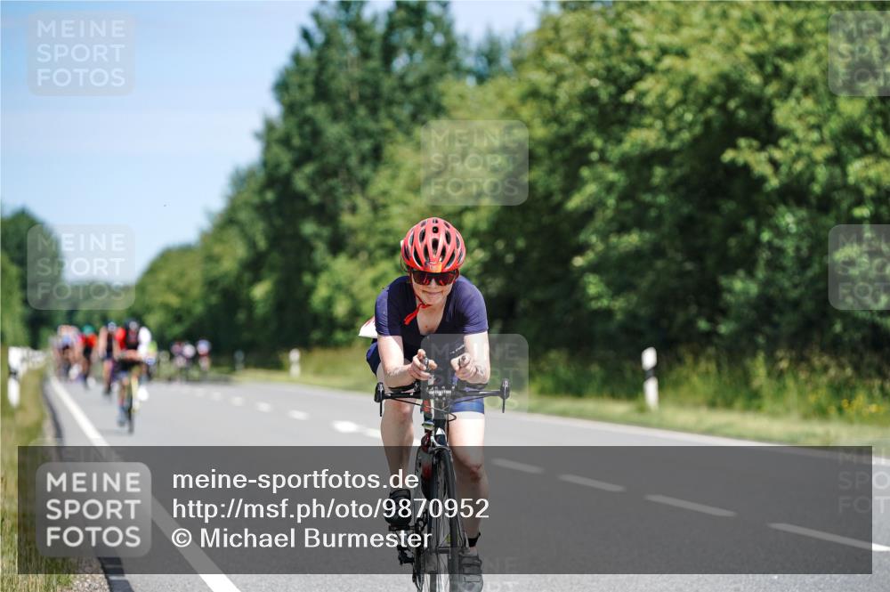 21.06.2026 - Viking Triathlon Michael Burmester http://msf.ph/oto/9870952 21.06.2026 12:37:50 Radfahren 138, 185, 229, 244, 378, 413, 506, 520, 550, 557 meine-sportfotos.de