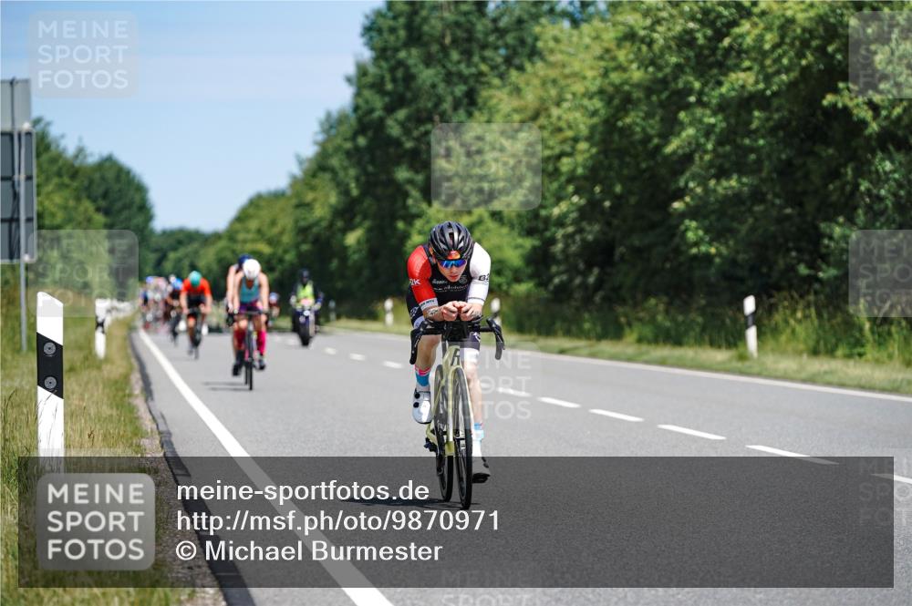 21.06.2026 - Viking Triathlon Michael Burmester http://msf.ph/oto/9870971 21.06.2026 12:37:54 Radfahren 138, 185, 244, 378, 413, 506, 520, 550, 557 meine-sportfotos.de