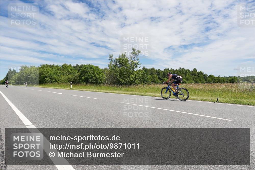 21.06.2026 - Viking Triathlon Michael Burmester http://msf.ph/oto/9871011 21.06.2026 12:15:35 Radfahren 59, 135, 221, 334, 430, 614 meine-sportfotos.de
