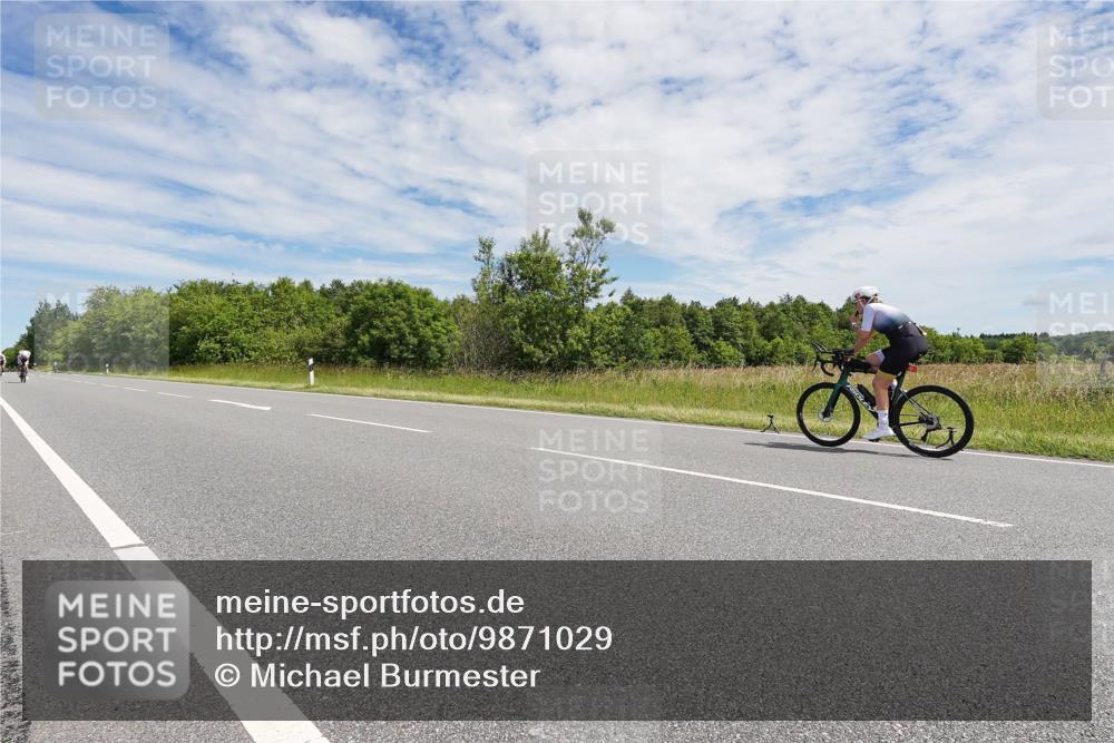 21.06.2026 - Viking Triathlon Michael Burmester http://msf.ph/oto/9871029 21.06.2026 12:15:50 Radfahren 21, 184, 221, 334, 389, 394, 551, 590 meine-sportfotos.de