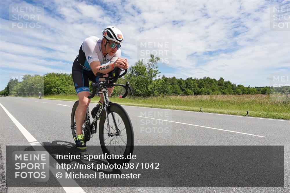 21.06.2026 - Viking Triathlon Michael Burmester http://msf.ph/oto/9871042 21.06.2026 12:15:56 Radfahren 21, 178, 184, 184, 248, 334, 389, 394, 521, 551, 590, 590 meine-sportfotos.de