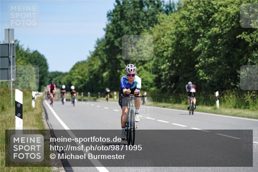 21.06.2026 - Viking Triathlon Michael Burmester http://msf.ph/oto/9871095 21.06.2026 12:38:17 Radfahren 123, 203, 203, 221, 415, 416, 461, 461, 551 meine-sportfotos.de