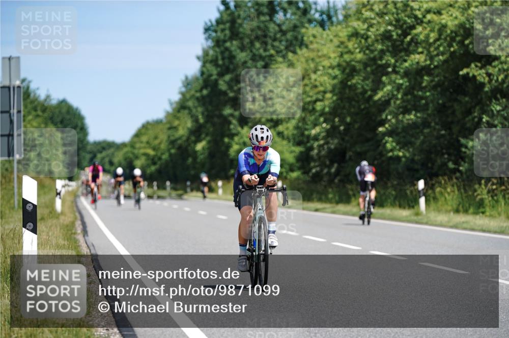 21.06.2026 - Viking Triathlon Michael Burmester http://msf.ph/oto/9871099 21.06.2026 12:38:17 Radfahren 123, 203, 203, 221, 415, 416, 461, 461, 551 meine-sportfotos.de