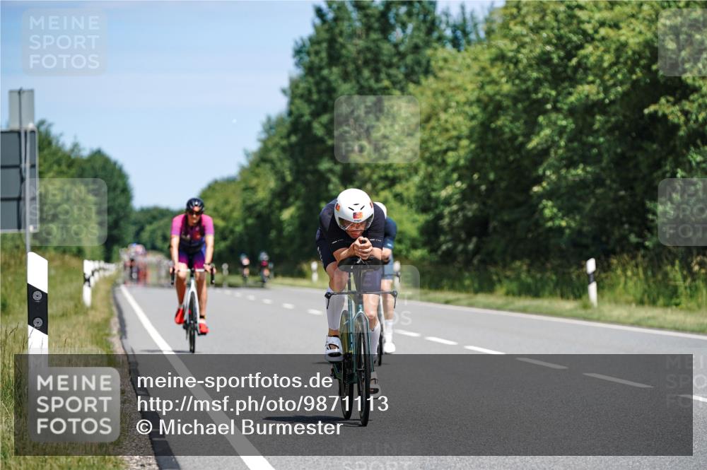 21.06.2026 - Viking Triathlon Michael Burmester http://msf.ph/oto/9871113 21.06.2026 12:38:24 Radfahren 123, 123, 203, 221, 415, 416, 461, 551, 651 meine-sportfotos.de