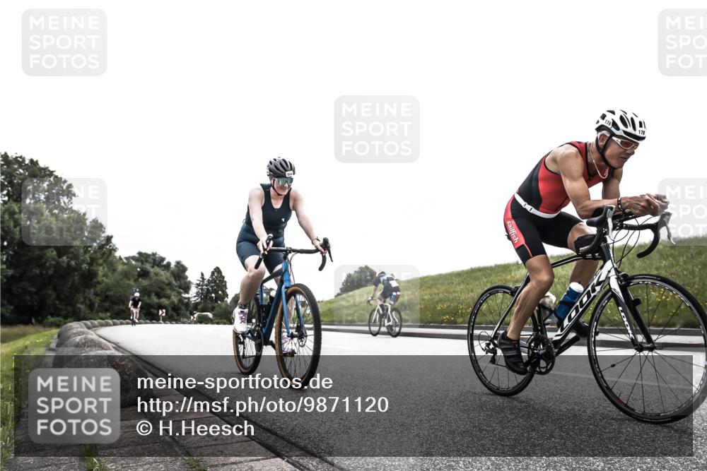 21.06.2026 - 29. Vierlanden-Triathlon H.Heesch http://msf.ph/oto/9871120 21.06.2026 10:34:38 Radfahren 92, 178, 350, 363, 414, 554, 560 meine-sportfotos.de