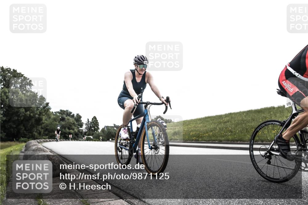 21.06.2026 - 29. Vierlanden-Triathlon H.Heesch http://msf.ph/oto/9871125 21.06.2026 10:34:38 Radfahren 92, 178, 350, 363, 414, 554, 560 meine-sportfotos.de