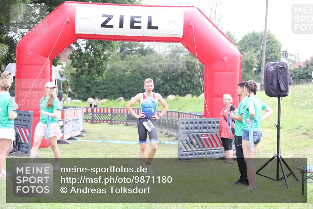 21.06.2026 - 29. Vierlanden-Triathlon Andreas Tolksdorf http://msf.ph/oto/9871180 21.06.2026 10:54:25 Ziel  meine-sportfotos.de
