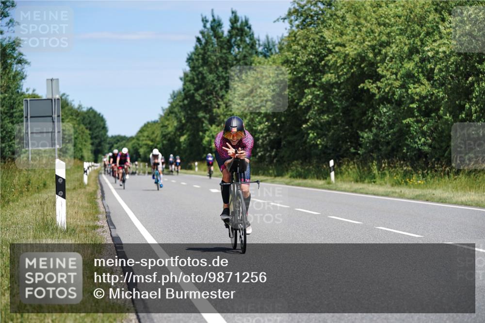 21.06.2026 - Viking Triathlon Michael Burmester http://msf.ph/oto/9871256 21.06.2026 12:39:47 Radfahren 80, 174, 231, 242, 328, 512, 524, 543 meine-sportfotos.de