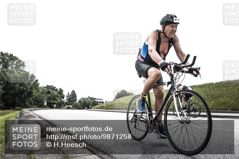 21.06.2026 - 29. Vierlanden-Triathlon H.Heesch http://msf.ph/oto/9871258 21.06.2026 10:35:19 Radfahren 220, 257, 611 meine-sportfotos.de