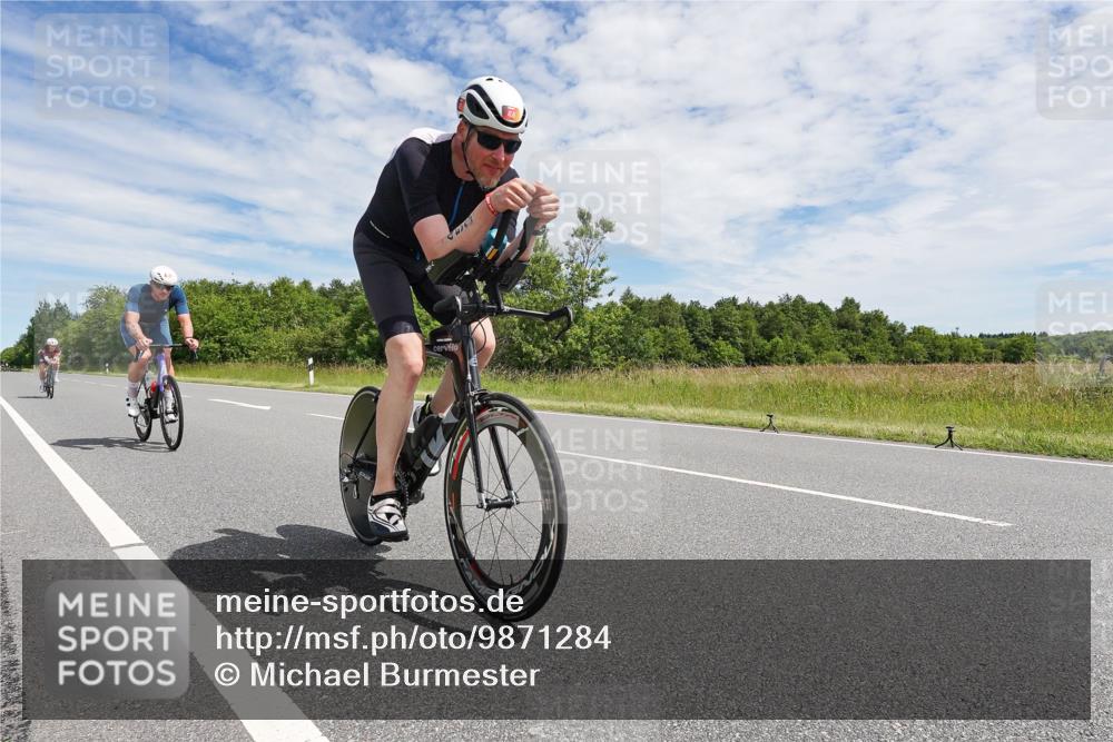 21.06.2026 - Viking Triathlon Michael Burmester http://msf.ph/oto/9871284 21.06.2026 12:17:59 Radfahren 200, 253, 285, 354, 354, 363, 404, 439, 440, 458, 461, 539, 568, 576, 604 meine-sportfotos.de