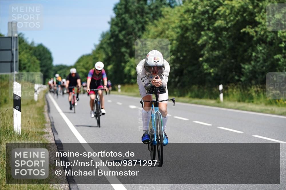 21.06.2026 - Viking Triathlon Michael Burmester http://msf.ph/oto/9871297 21.06.2026 12:39:52 Radfahren 47, 174, 231, 242, 272, 328, 512, 524, 543 meine-sportfotos.de