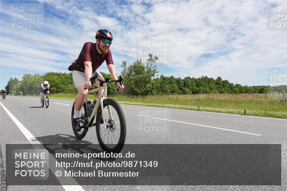 21.06.2026 - Viking Triathlon Michael Burmester http://msf.ph/oto/9871349 21.06.2026 12:18:22 Radfahren 5, 25, 43, 423, 448, 520, 520, 547, 575, 633, 636 meine-sportfotos.de