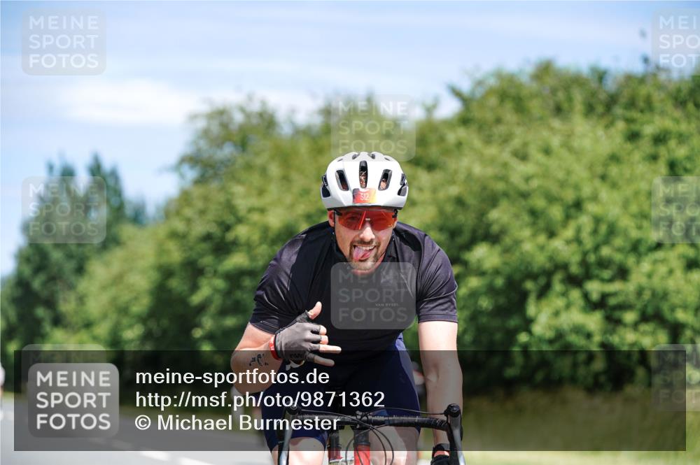 21.06.2026 - Viking Triathlon Michael Burmester http://msf.ph/oto/9871362 21.06.2026 12:39:57 Radfahren 47, 174, 231, 242, 272, 325, 512, 524, 543 meine-sportfotos.de