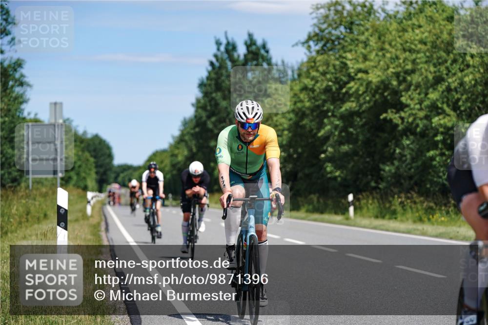21.06.2026 - Viking Triathlon Michael Burmester http://msf.ph/oto/9871396 21.06.2026 12:40:02 Radfahren 47, 174, 242, 272, 325, 512, 524, 624 meine-sportfotos.de
