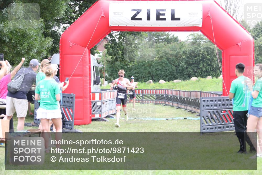 21.06.2026 - 29. Vierlanden-Triathlon Andreas Tolksdorf http://msf.ph/oto/9871423 21.06.2026 10:55:40 Ziel  meine-sportfotos.de
