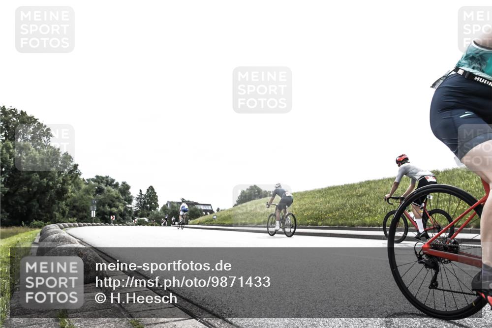 21.06.2026 - 29. Vierlanden-Triathlon H.Heesch http://msf.ph/oto/9871433 21.06.2026 10:36:09 Radfahren 376, 589 meine-sportfotos.de