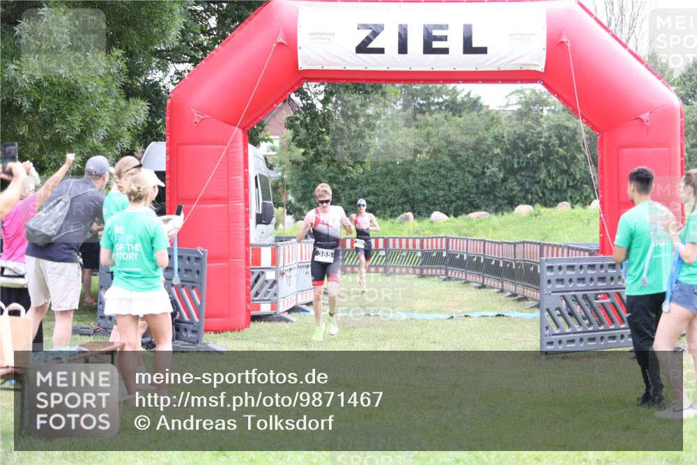 21.06.2026 - 29. Vierlanden-Triathlon Andreas Tolksdorf http://msf.ph/oto/9871467 21.06.2026 10:55:40 Ziel  meine-sportfotos.de