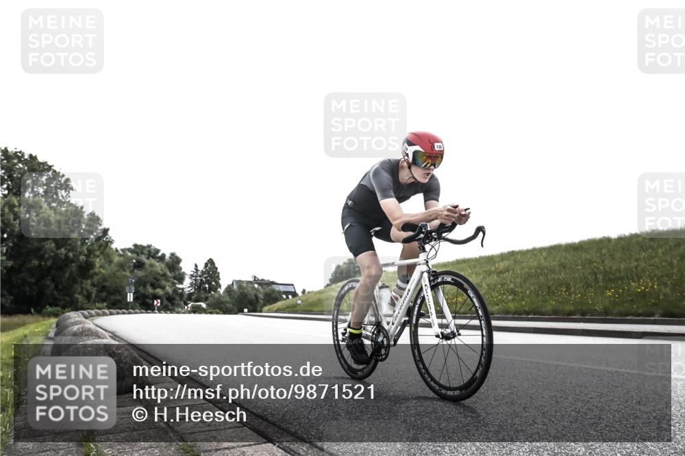 21.06.2026 - 29. Vierlanden-Triathlon H.Heesch http://msf.ph/oto/9871521 21.06.2026 10:36:51 Radfahren 55, 128, 197, 264, 292 meine-sportfotos.de