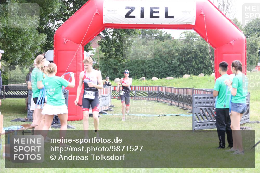21.06.2026 - 29. Vierlanden-Triathlon Andreas Tolksdorf http://msf.ph/oto/9871527 21.06.2026 10:55:43 Ziel 339, 339 meine-sportfotos.de