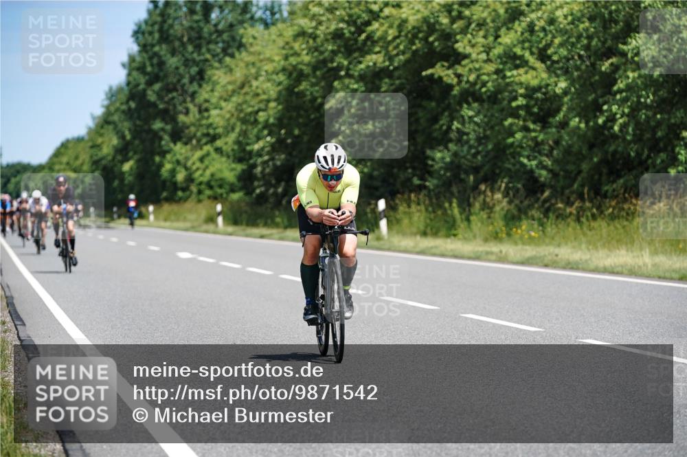 21.06.2026 - Viking Triathlon Michael Burmester http://msf.ph/oto/9871542 21.06.2026 12:40:47 Radfahren 40, 200, 213, 285, 332, 345, 404, 466, 515, 568, 604 meine-sportfotos.de