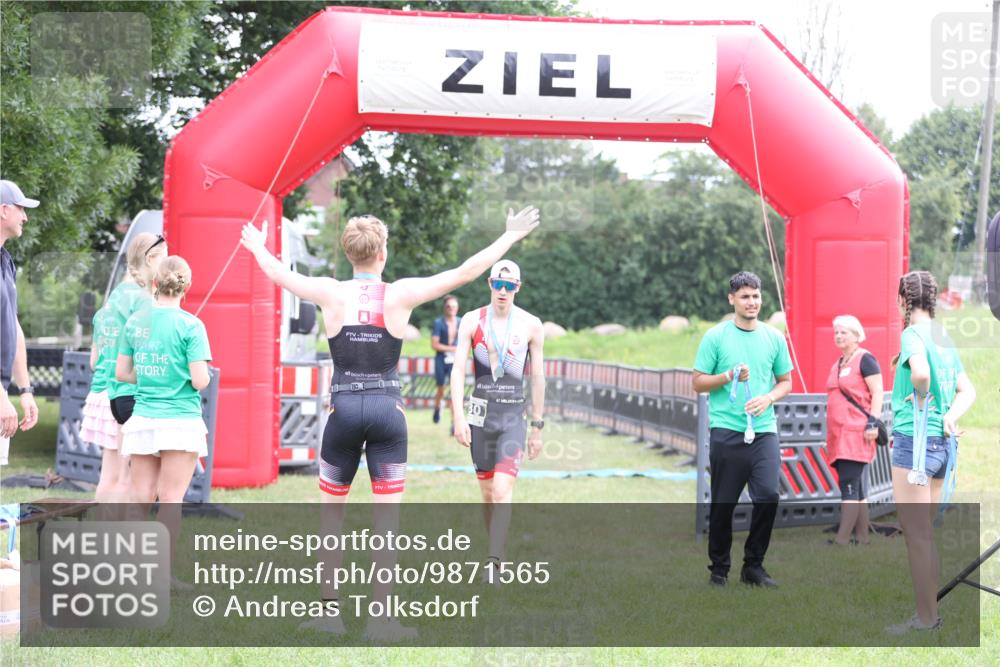 21.06.2026 - 29. Vierlanden-Triathlon Andreas Tolksdorf http://msf.ph/oto/9871565 21.06.2026 10:55:51 Ziel 339, 339 meine-sportfotos.de