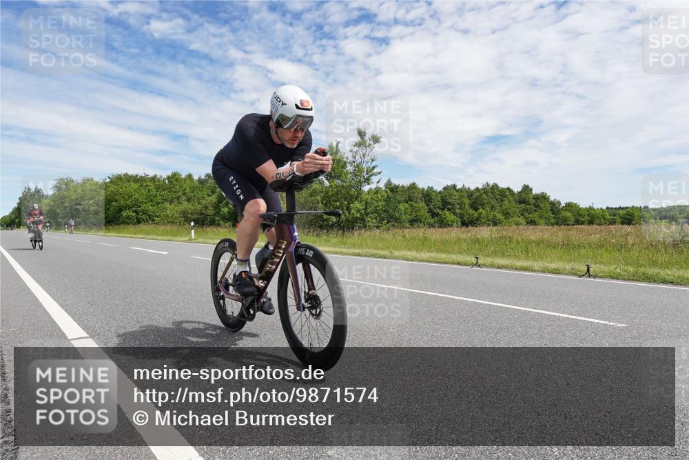 21.06.2026 - Viking Triathlon Michael Burmester http://msf.ph/oto/9871574 21.06.2026 12:20:42 Radfahren 51, 190, 213, 344, 345, 379, 398, 607, 609 meine-sportfotos.de