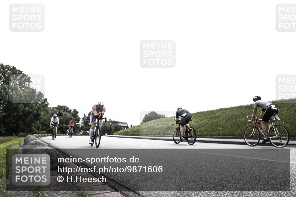 21.06.2026 - 29. Vierlanden-Triathlon H.Heesch http://msf.ph/oto/9871606 21.06.2026 10:37:49 Radfahren 20, 27, 35, 67, 233, 275, 336, 429 meine-sportfotos.de