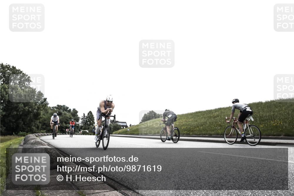 21.06.2026 - 29. Vierlanden-Triathlon H.Heesch http://msf.ph/oto/9871619 21.06.2026 10:37:49 Radfahren 20, 27, 35, 67, 233, 275, 336, 429 meine-sportfotos.de