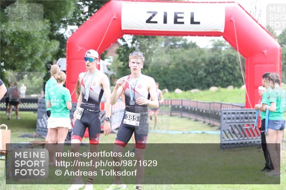 21.06.2026 - 29. Vierlanden-Triathlon Andreas Tolksdorf http://msf.ph/oto/9871629 21.06.2026 10:55:58 Ziel 210, 339, 210, 339 meine-sportfotos.de