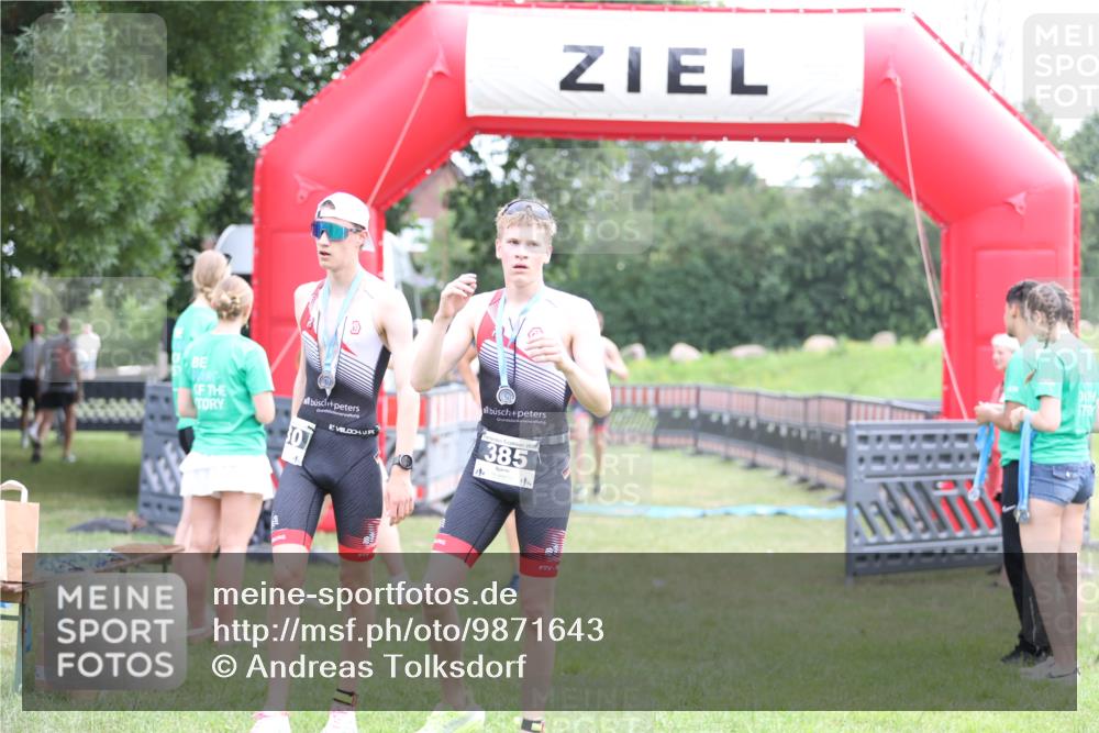 21.06.2026 - 29. Vierlanden-Triathlon Andreas Tolksdorf http://msf.ph/oto/9871643 21.06.2026 10:55:58 Ziel 210, 339, 210, 339 meine-sportfotos.de