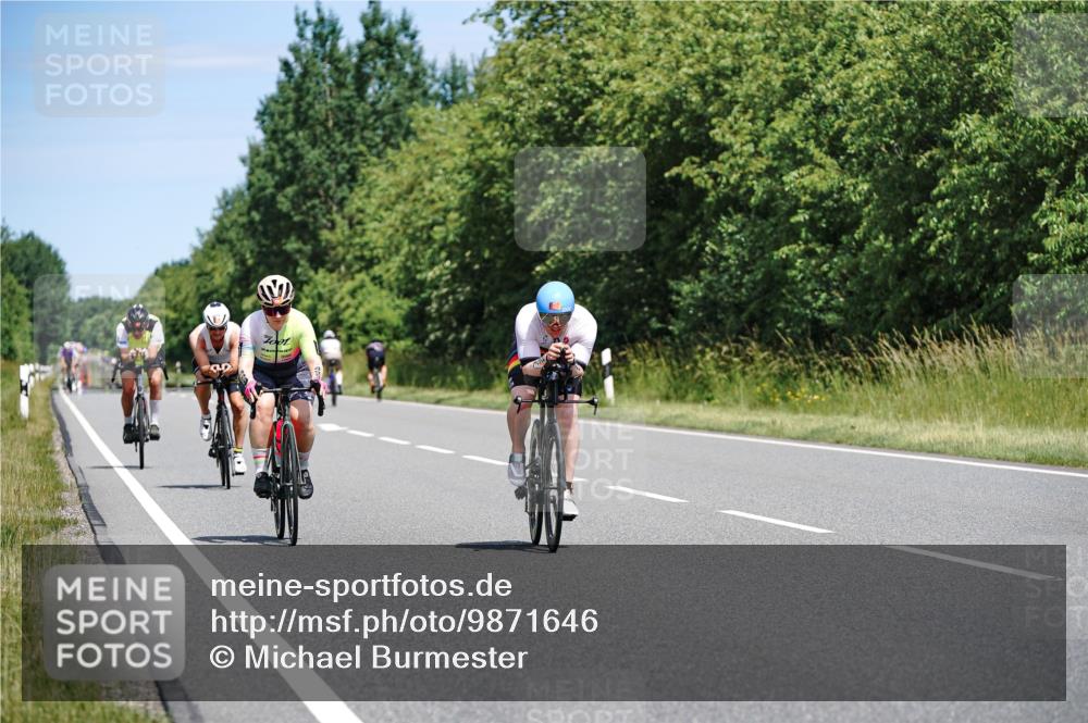 21.06.2026 - Viking Triathlon Michael Burmester http://msf.ph/oto/9871646 21.06.2026 12:41:06 Radfahren 40, 43, 82, 147, 192, 332, 391, 404, 425, 466, 469, 491, 491, 498, 566, 604, 656 meine-sportfotos.de
